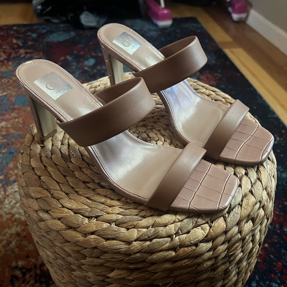 NICE BEIGE HEEL